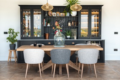 dining-chairs-around-table